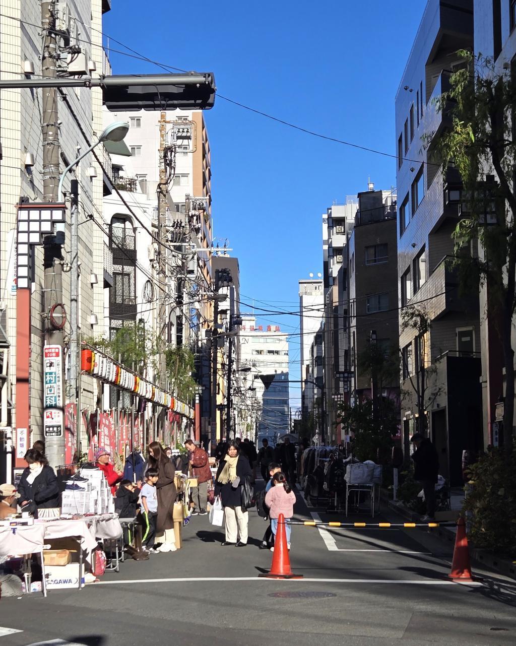  薬研堀納めの歳の市が開催されました。