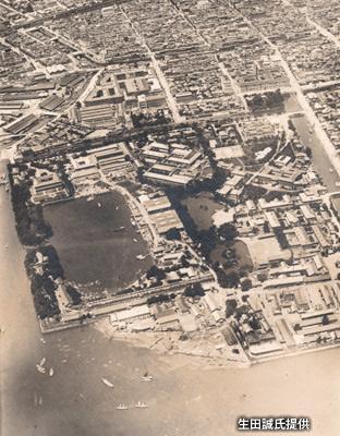 震災以前の「海軍省」付近の空撮（市場ができる前） 築地場内跡地で発掘中？