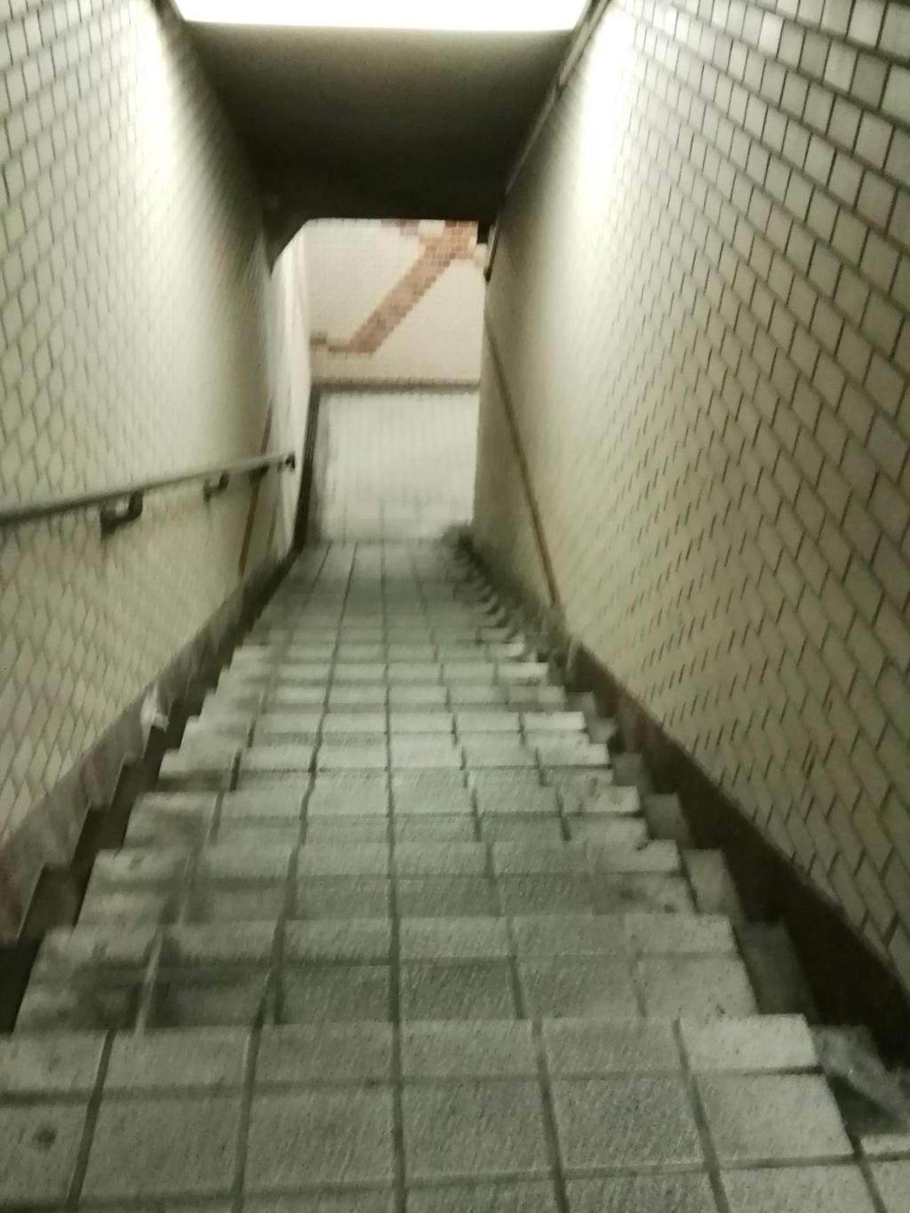  本町３丁目の地下通路　＜後編＞
　　～　区境の風景　⑤　～