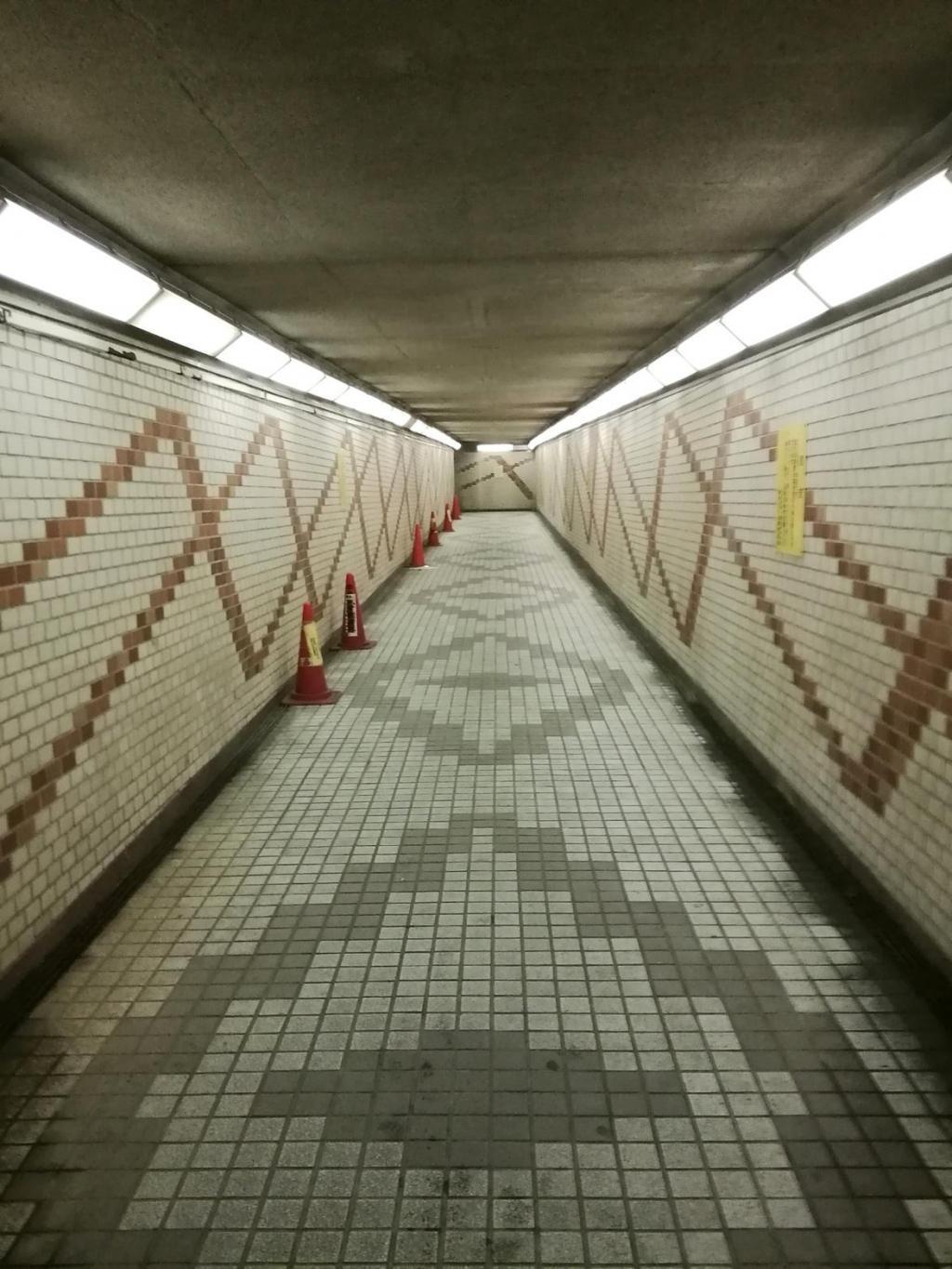  本町３丁目の地下通路　＜後編＞
　　～　区境の風景　⑤　～