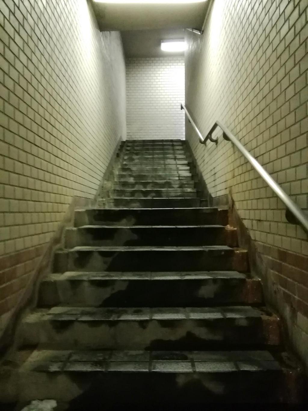  本町３丁目の地下通路　＜後編＞
　　～　区境の風景　⑤　～