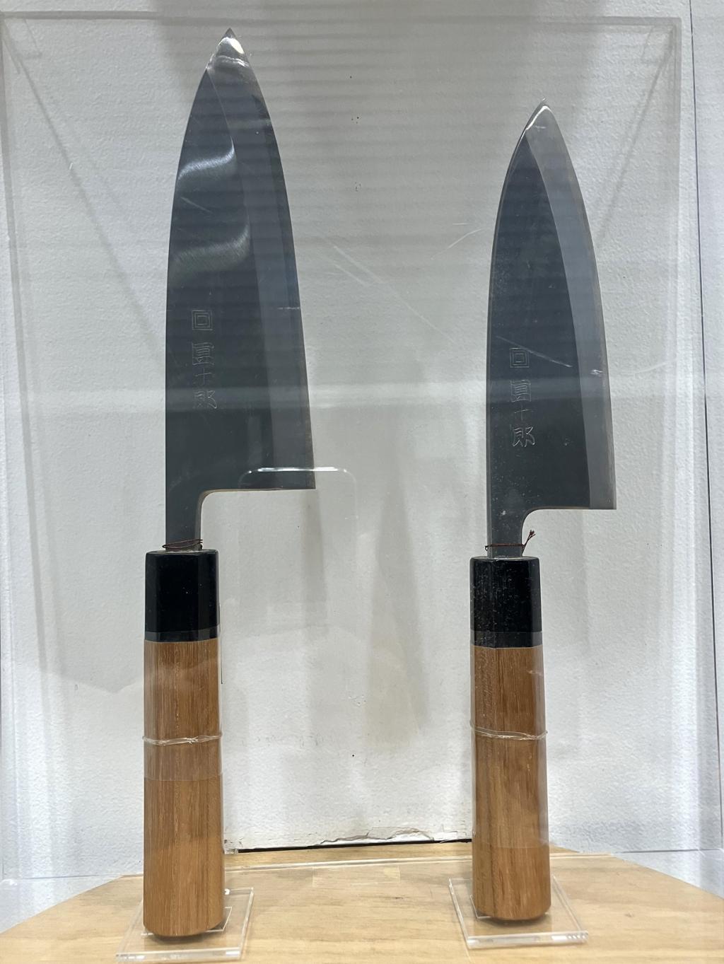 右：　團十郎　出刃　１５０ｍｍ
４１,０００円
左：　團十郎　出刃　１６５ｍｍ
４４,０００円 刃物の木屋　２３４周年　庖丁展
　　～　日本橋木屋本店 izutuki　～