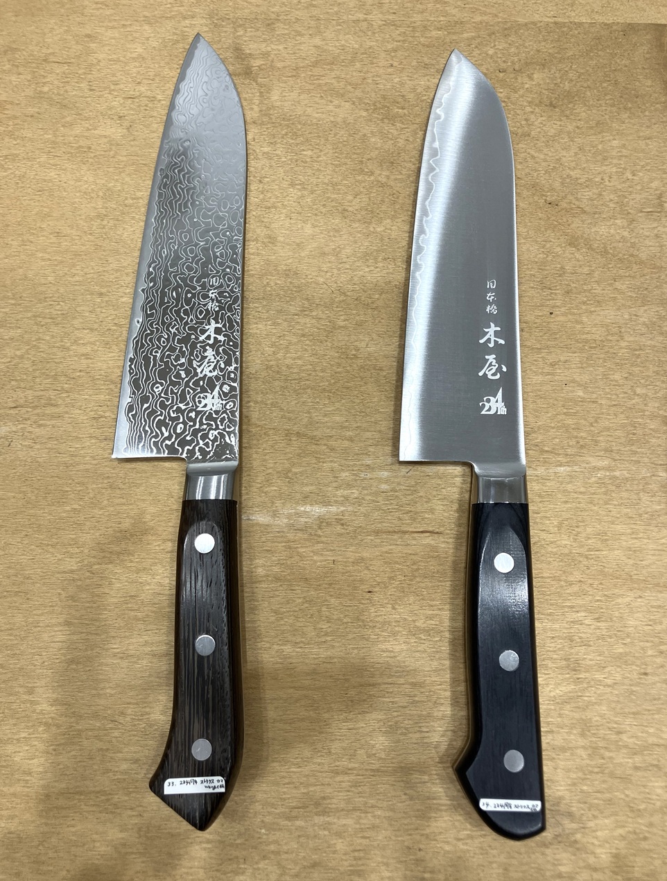 左：　２３４年STRIX粉末３１層墨流し鎌型天然木Wenge柄
４９,５００円
右：　２３４年STRIX粉末３層鎌型黒強化木柄
３３,０００円 刃物の木屋　２３４周年　庖丁展
　　～　日本橋木屋本店 izutuki　～