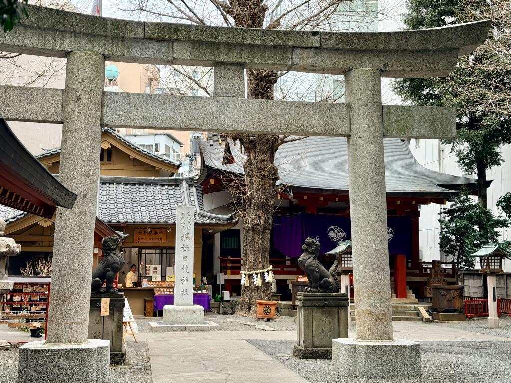 300mの王朝行列と一万人の担ぎ手による下町連合渡御
日本橋日枝神社の山王祭 今年の中央区は30年に1度の
『本祭り』当たり年‼️
５つの本祭りと「住吉例大祭」講座を
ご紹介