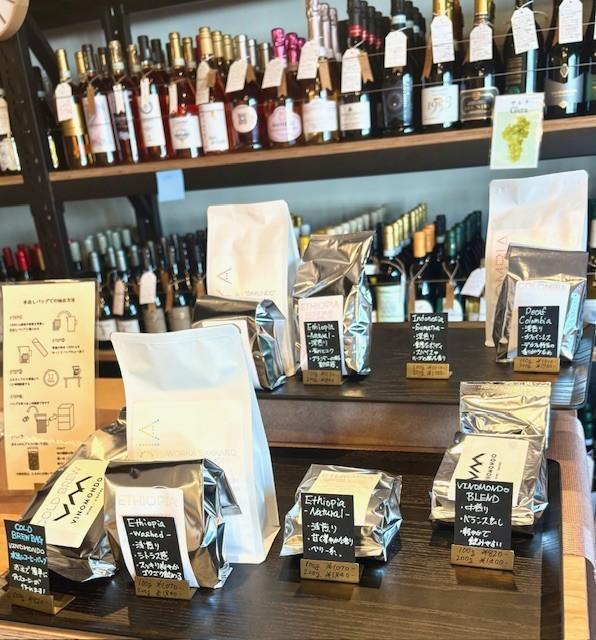 一階はワインバー＆カフェ 永代橋をゆったり眺め、時の流れをゆっくり楽しむ。
大人の隠れ家『VINOMONDO』