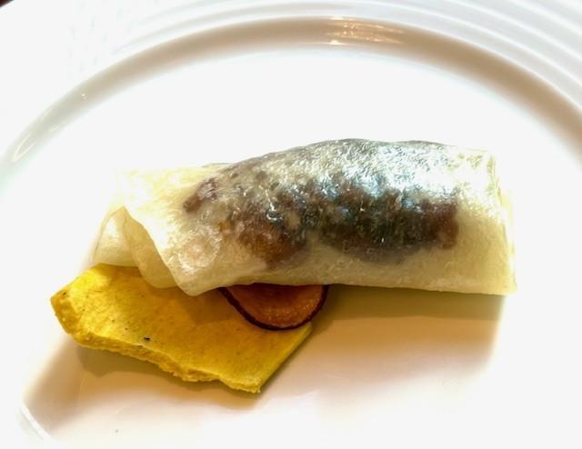 北京ダックをひとつまみ。 京橋の春を中華で満喫　
頤和園　京橋エドグラン店