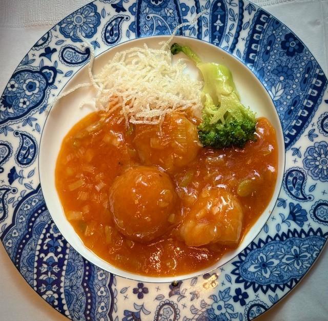 そして、海老のチリソース＆チーズボール添え 京橋の春を中華で満喫　
頤和園　京橋エドグラン店