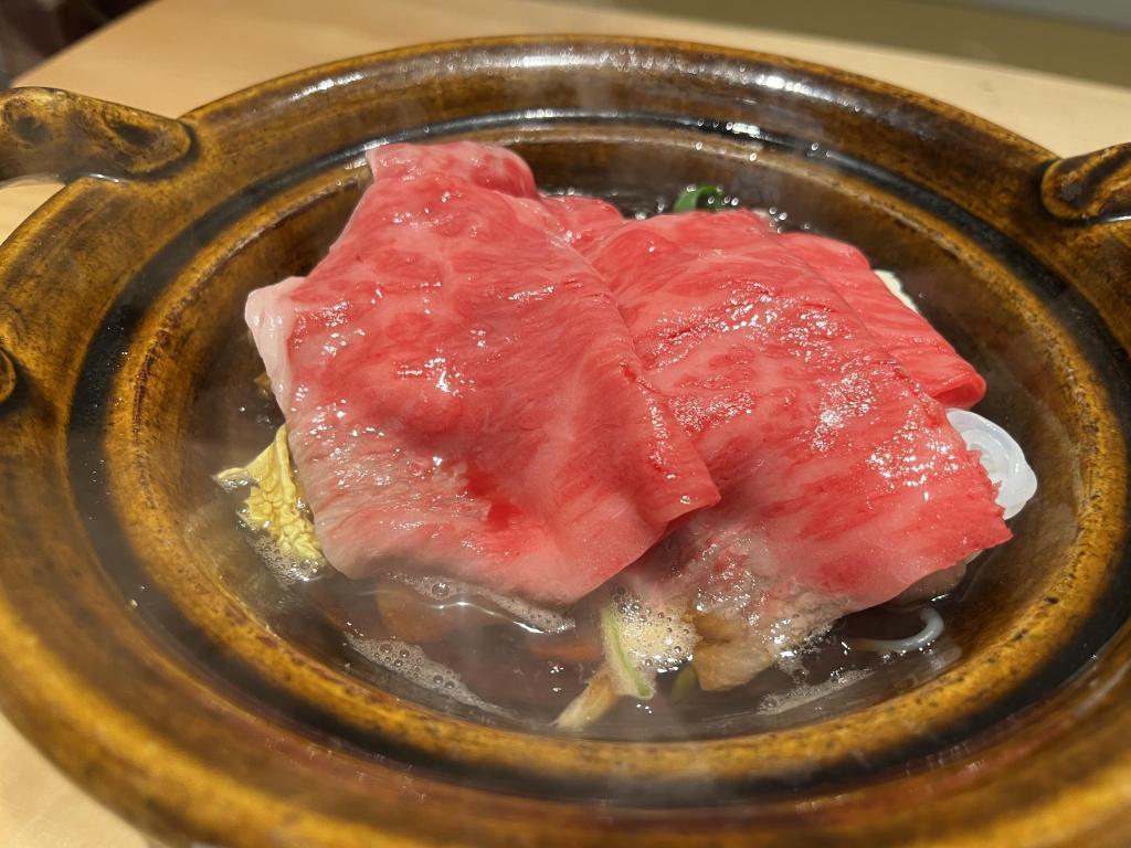  東京駅近くで「個室」を探していたら、ここ一択！ビジネスにもプライベートにも使える「北大路京橋茶寮」。今なら絶品すき焼きと旬のふぐが食べられるコースがおすすめ！