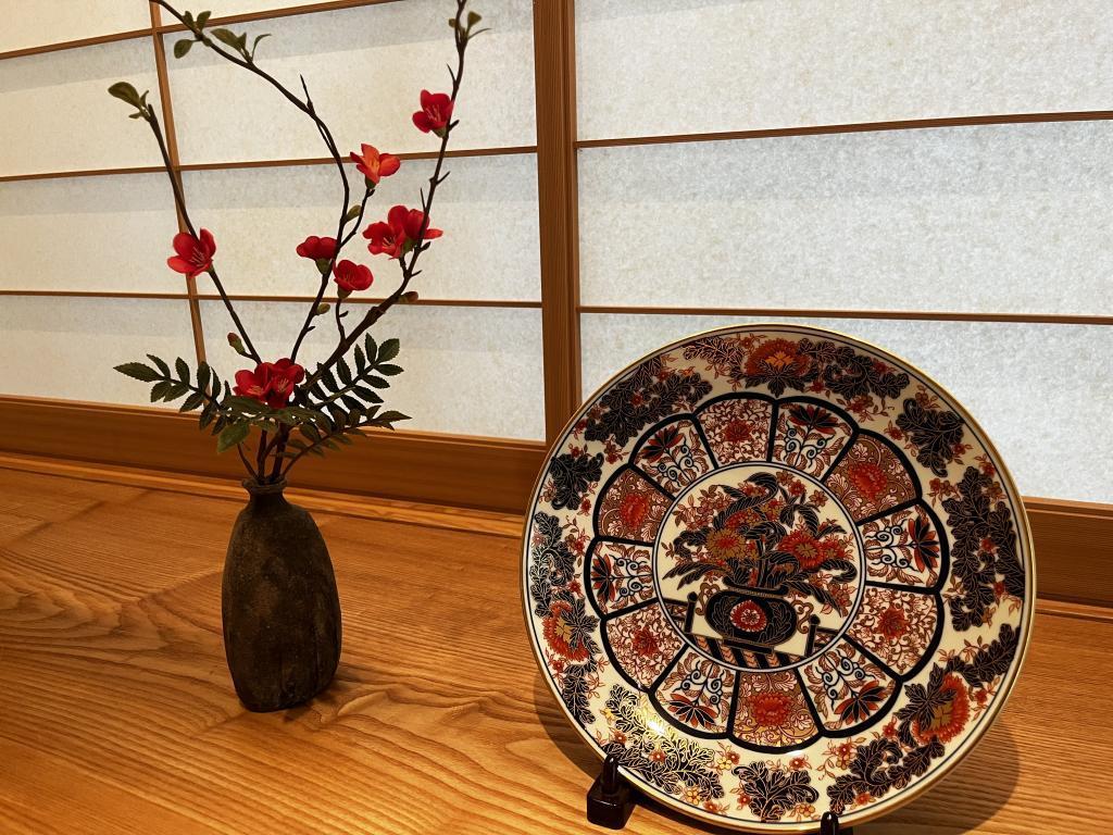  東京駅近くで「個室」を探していたら、ここ一択！ビジネスにもプライベートにも使える「北大路京橋茶寮」。今なら絶品すき焼きと旬のふぐが食べられるコースがおすすめ！