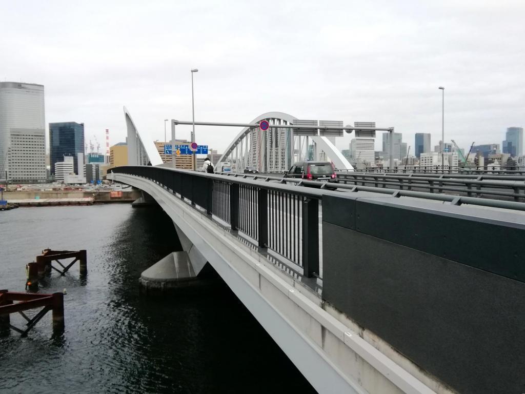  東京タワーと東京スカイツリーを求めて
　隅田川９橋を遡上します　①
　　～　築地大橋　～