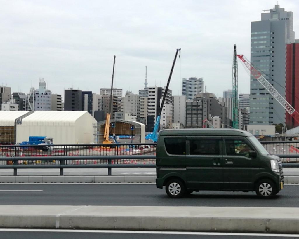 では、東京スカイツリーは・・・ 東京タワーと東京スカイツリーを求めて
　隅田川９橋を遡上します　①
　　～　築地大橋　～