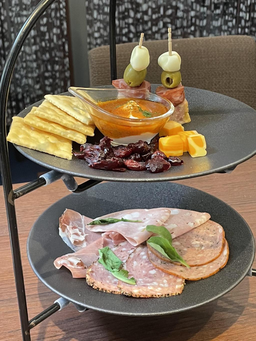 オードブルや温前菜などお酒に合うメニューが充実 京橋エドグランの「日比谷Bar」、お酒好きな人に楽しいアフタヌーンティー！