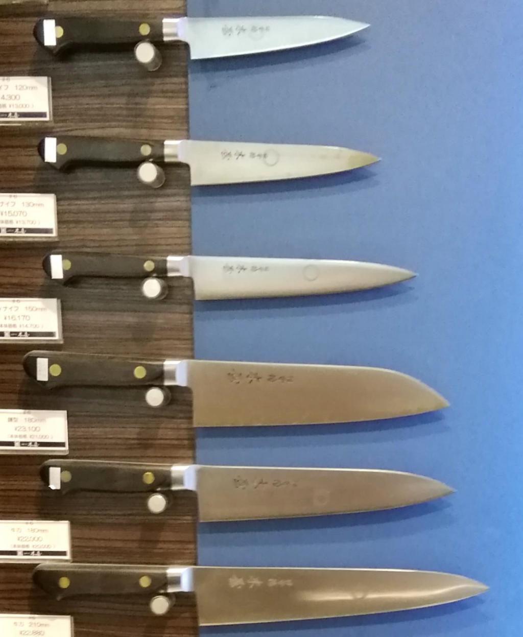 上から、
No.６　ペティナイフ　１２０ｍｍ　１４,３００円
No.６　ペティナイフ　１３０ｍｍ　１５,０７０円
No.６　ペティナイフ　１５０ｍｍ　１６,１７０円
No.６　鎌型　　　　　１８０ｍｍ　２３,１００円
No.６　牛刀　　　　　１８０ｍｍ　２２,０００円
No.６　牛刀　　　　　２１０ｍｍ　２２,８８０円 「刃物の木屋さん」の庖丁
　～　日本橋木屋　～