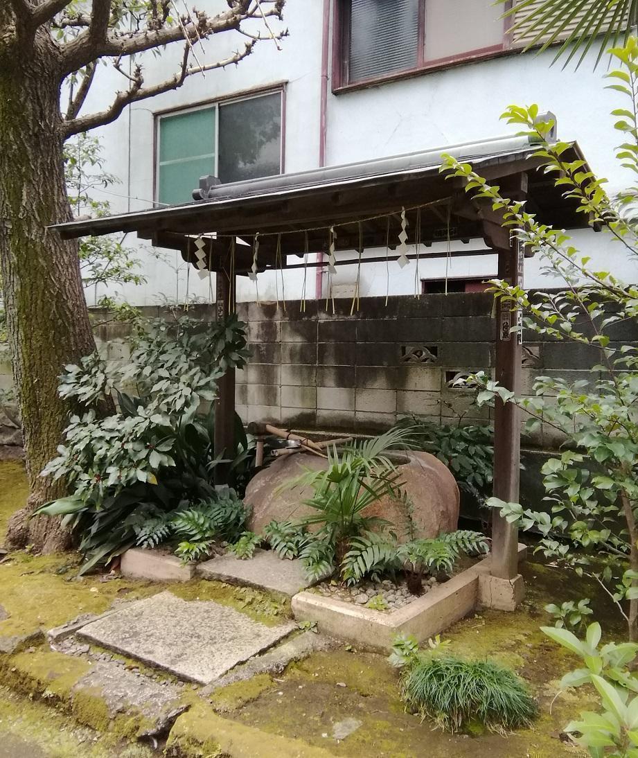 於岩稲荷田宮神社 神社の手水鉢・手水舎　後編
　　～　中央区内の神社　まとめ　⑤　～