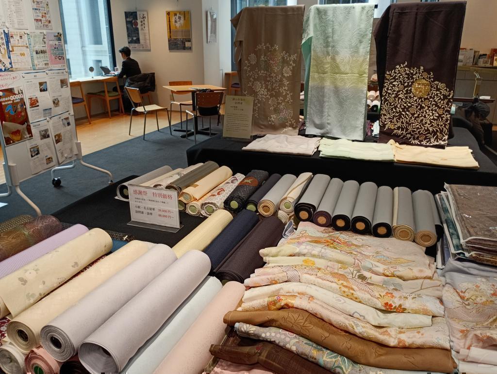  三重テラスで185周年記念感謝祭『伊勢国の染織展』
すかや呉服店・伊勢木綿-白井織布株式会社・伊勢型紙彫師