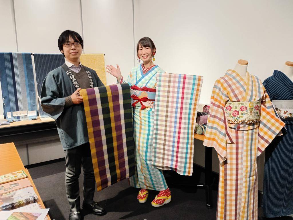 　　　　　　　　　　伊勢木綿の老舗『臼井織布株式会社』 三重テラスで185周年記念感謝祭『伊勢国の染織展』
すかや呉服店・伊勢木綿-白井織布株式会社・伊勢型紙彫師