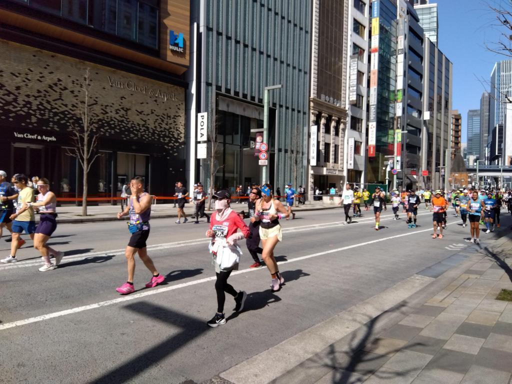 銀座２丁目付近　海外の名店、銀座の名店があります 東京マラソン2026　日本橋から京橋、銀座を歩く