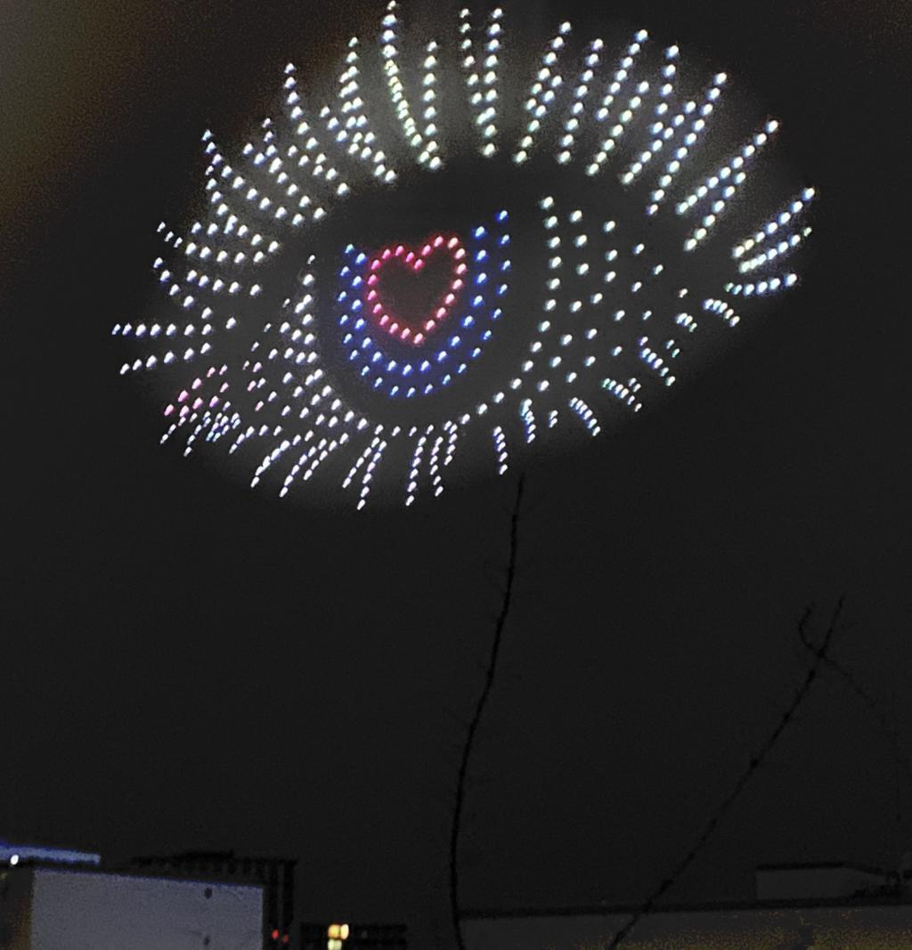  ホワイトデー　ドローンショー