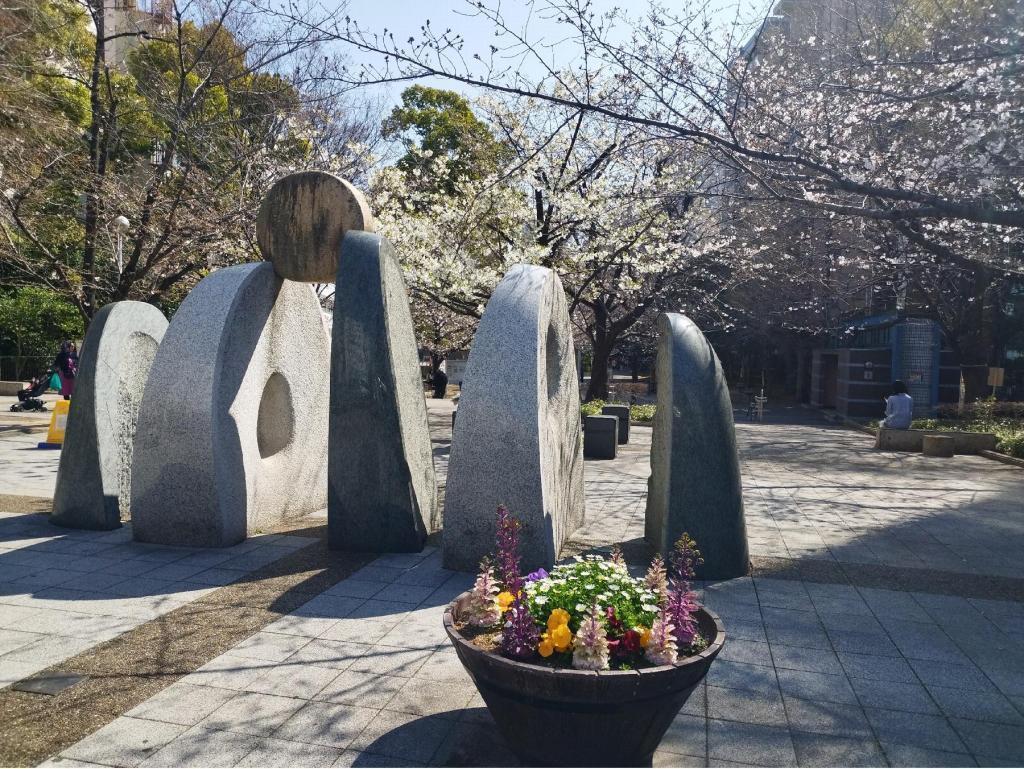  【2026年最新版　中央区の桜情報】 今週末（3/28, 3/29）が桜の見頃です。　
「桜の見所」の最新の景色＆情報と「おすすめお花見コース」をご紹介します！