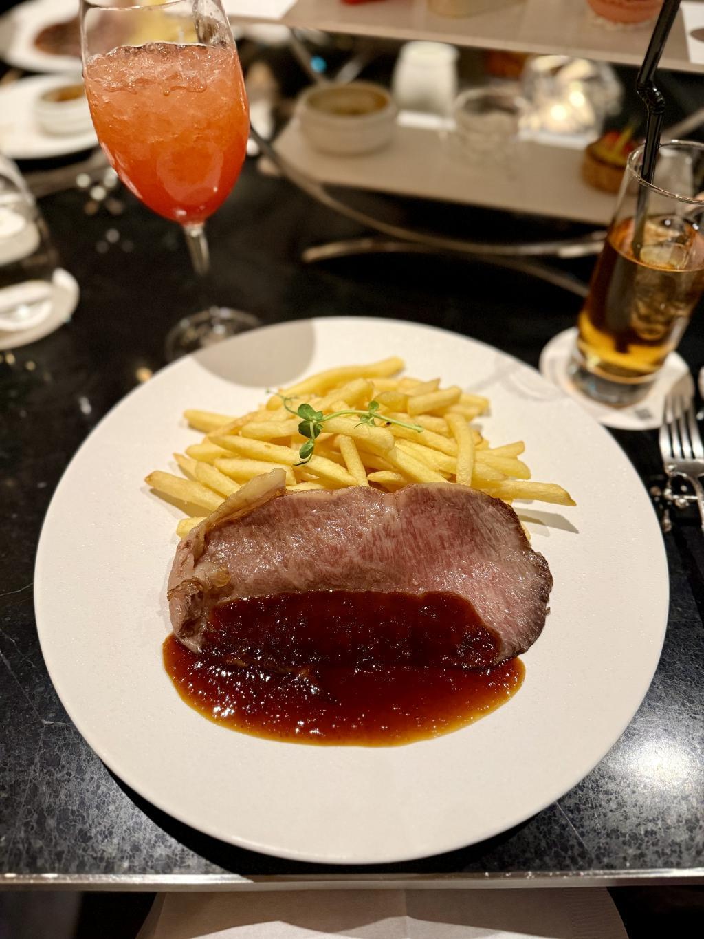  銀座の夜に出会う、苺と名店の記憶　〜GINZA SIXで楽しむ春のイブニングハイティー〜