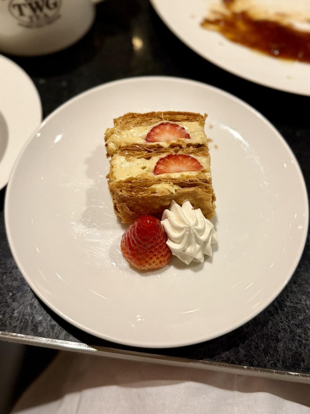  銀座の夜に出会う、苺と名店の記憶　〜GINZA SIXで楽しむ春のイブニングハイティー〜