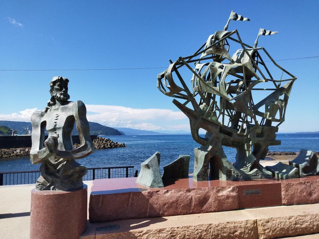 中央区とご縁の深い、この人物は誰でしょう？ 中央区とご縁の深い、この桜並木はどこでしょう？