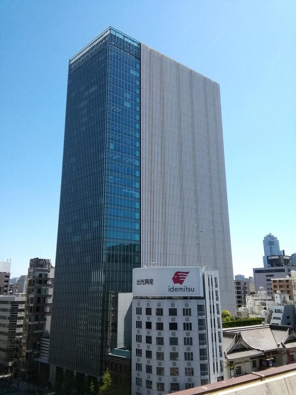 歌舞伎座タワー Looking up at high-rise building
　ー　高層ビルを見上げる　ー　④
　　～　歌舞伎座タワー　～