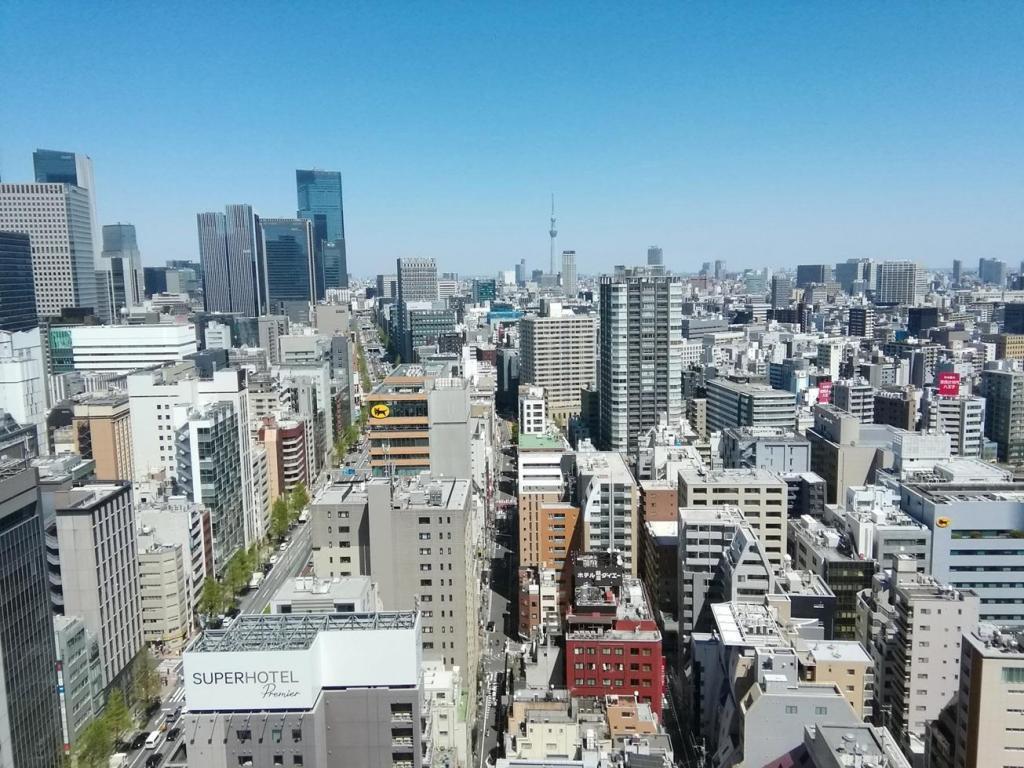  Looking up at high-rise building
　ー　高層ビルを見上げる　ー　④
　　～　歌舞伎座タワー　～