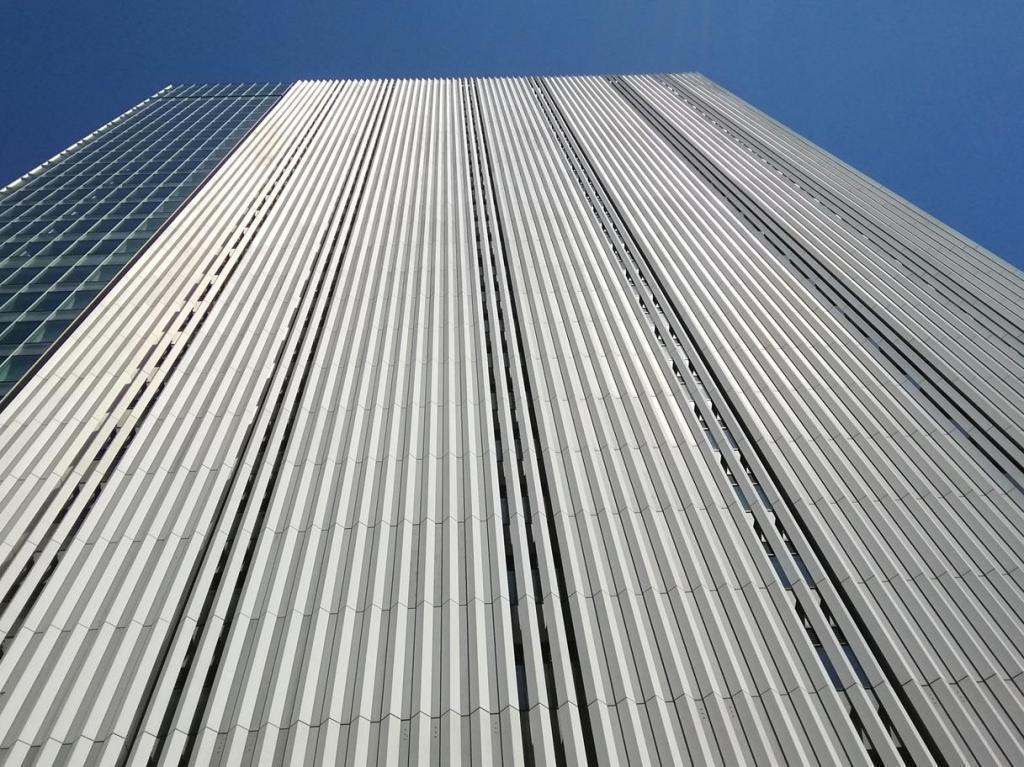  Looking up at high-rise building
　ー　高層ビルを見上げる　ー　④
　　～　歌舞伎座タワー　～