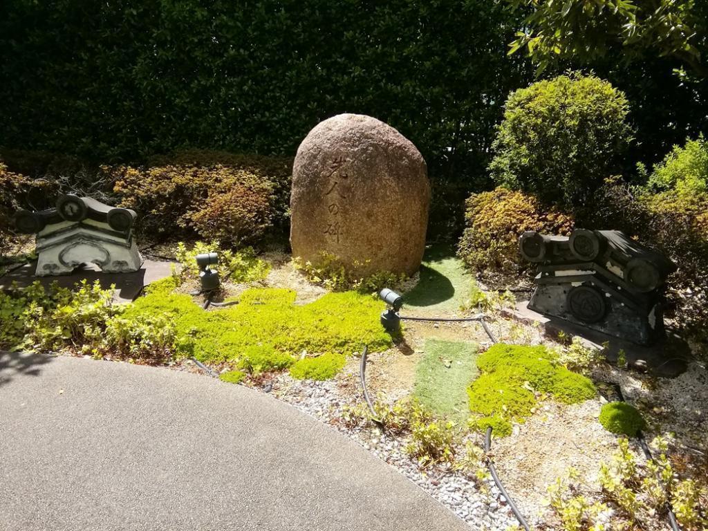 先人の碑　鬼瓦 歌舞伎座屋上庭園　前編