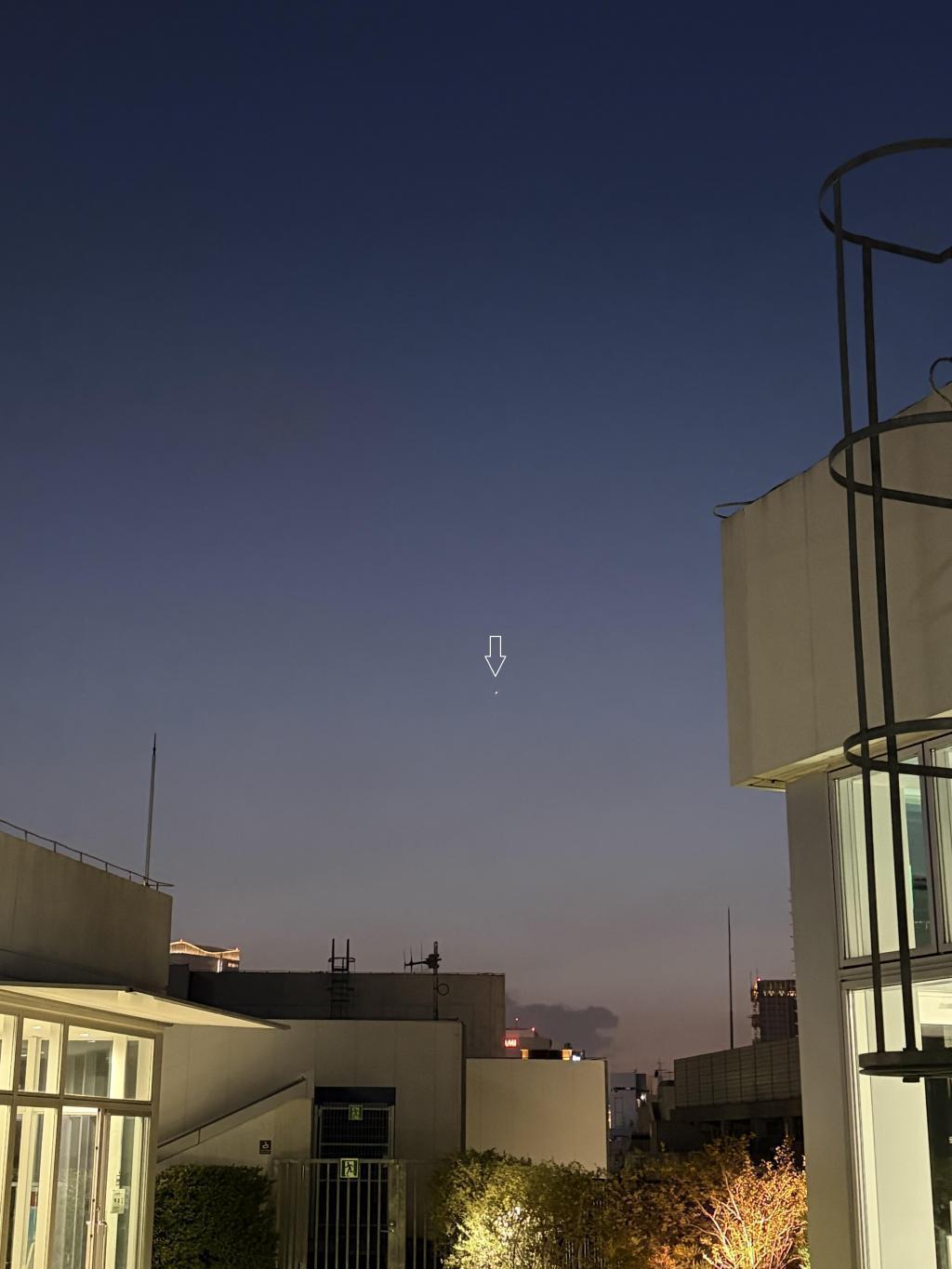 屋上で観望会スタート 都心の夜空に、惑星や宇宙ステーションが見えた！
『本の森ちゅうおう　天体観望会』が楽しい