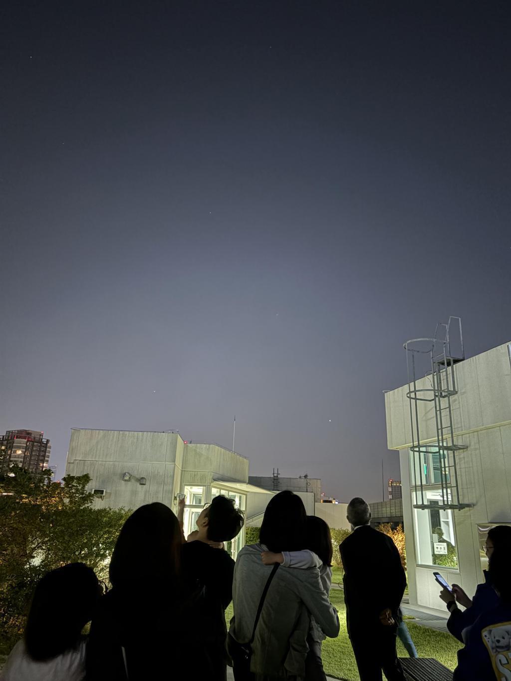  都心の夜空に、惑星や宇宙ステーションが見えた！
『本の森ちゅうおう　天体観望会』が楽しい