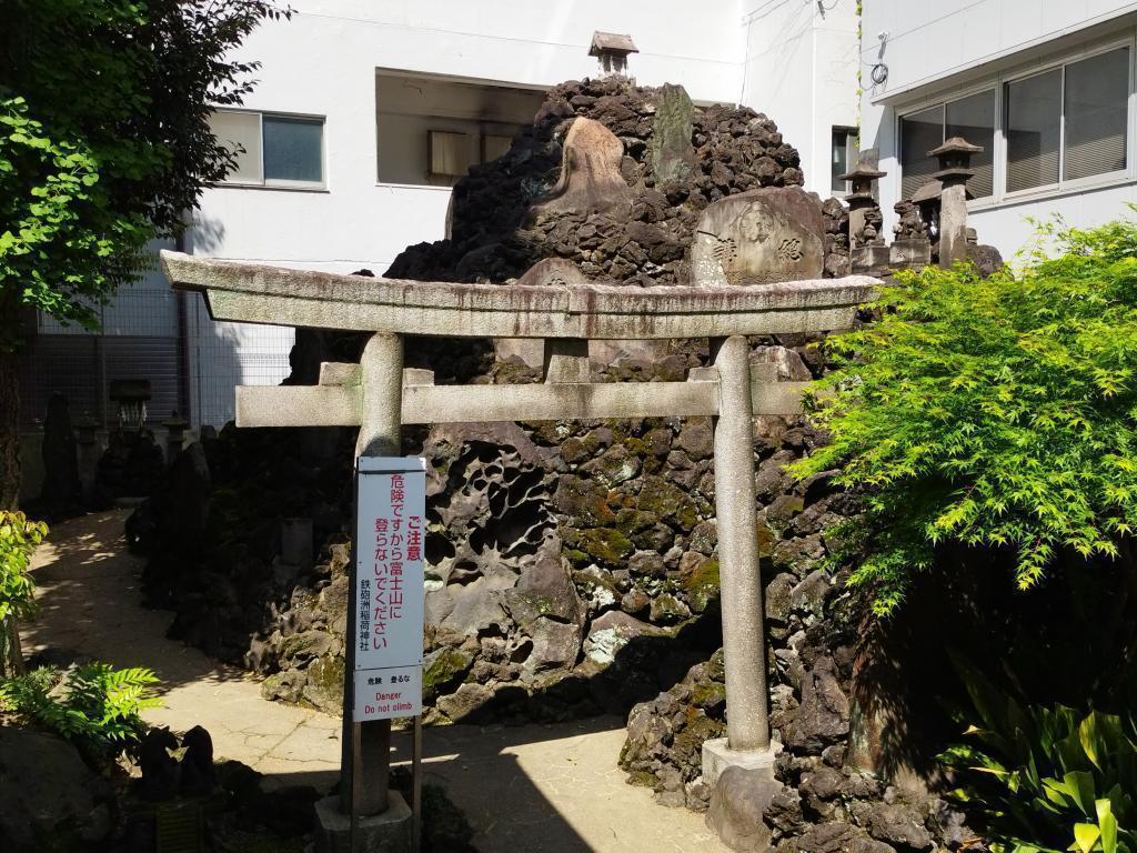 鐵砲洲稲荷神社の富士塚 2026年 ＜鐵砲洲稲荷神社 例大祭＞（５月２日(土)～５日(火)）　
～都内で最初に行われる夏祭！ 「江戸の粋」と「伝統文化」をご堪能ください～