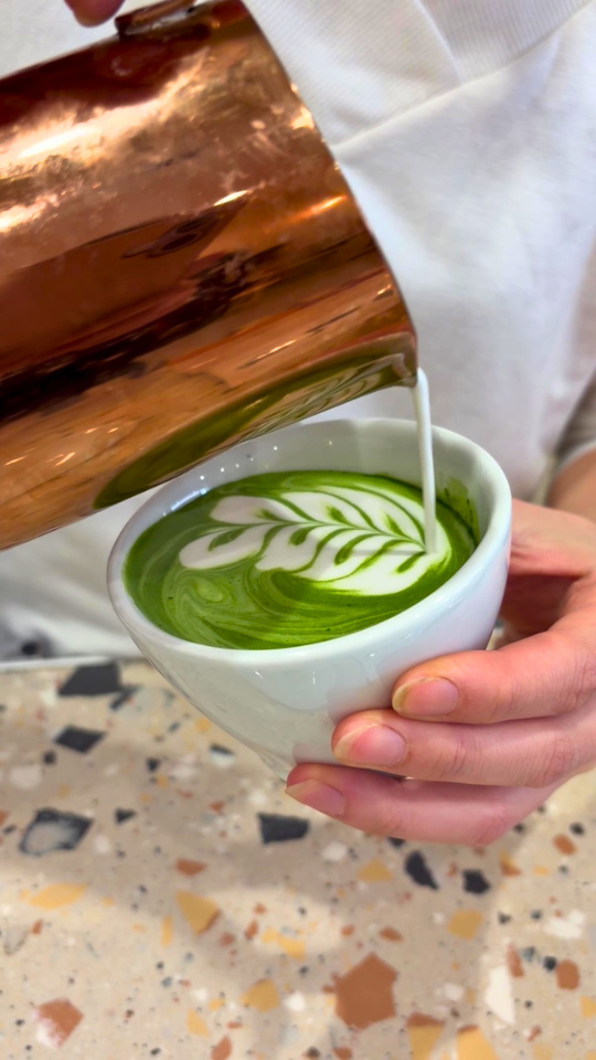  カフェ激戦区の東銀座で
「飲める芸術」ラテアートをゆったり楽しむ
