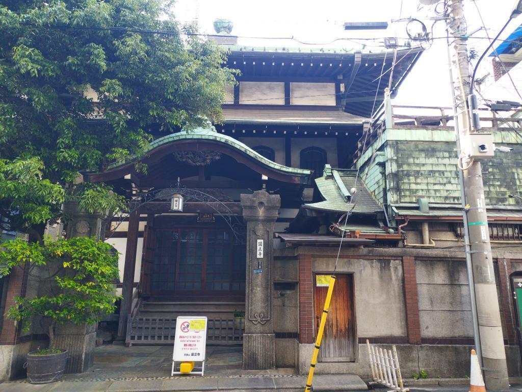  ＜つきじ獅子祭　6/10～6/14＞
築地場外市場、「なぜ、こんなところにお寺が？」