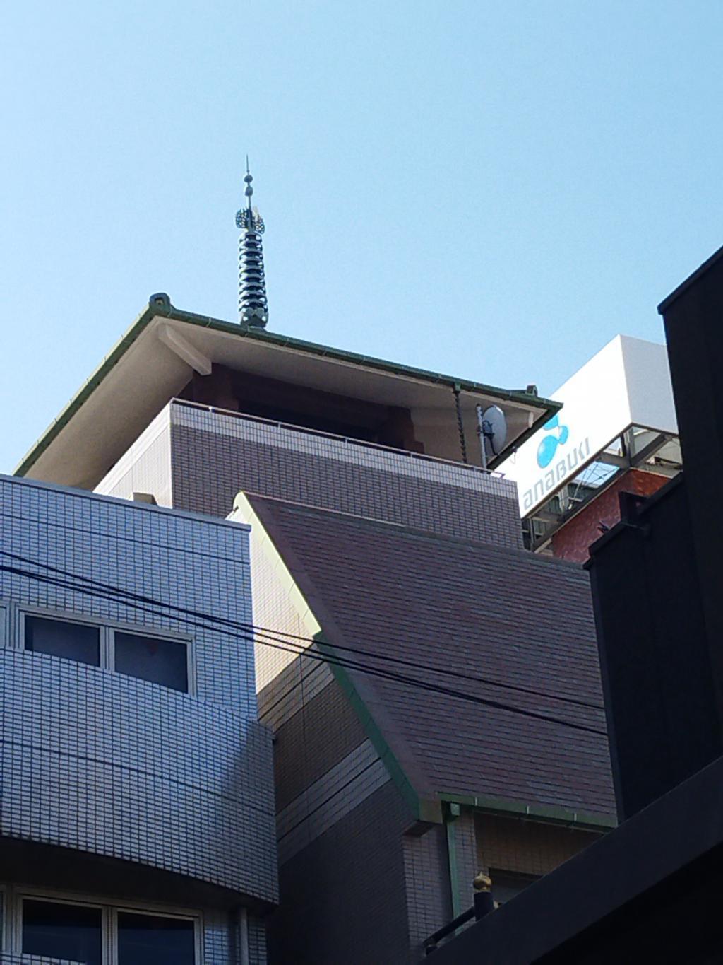  ＜つきじ獅子祭　6/10～6/14＞
築地場外市場、「なぜ、こんなところにお寺が？」