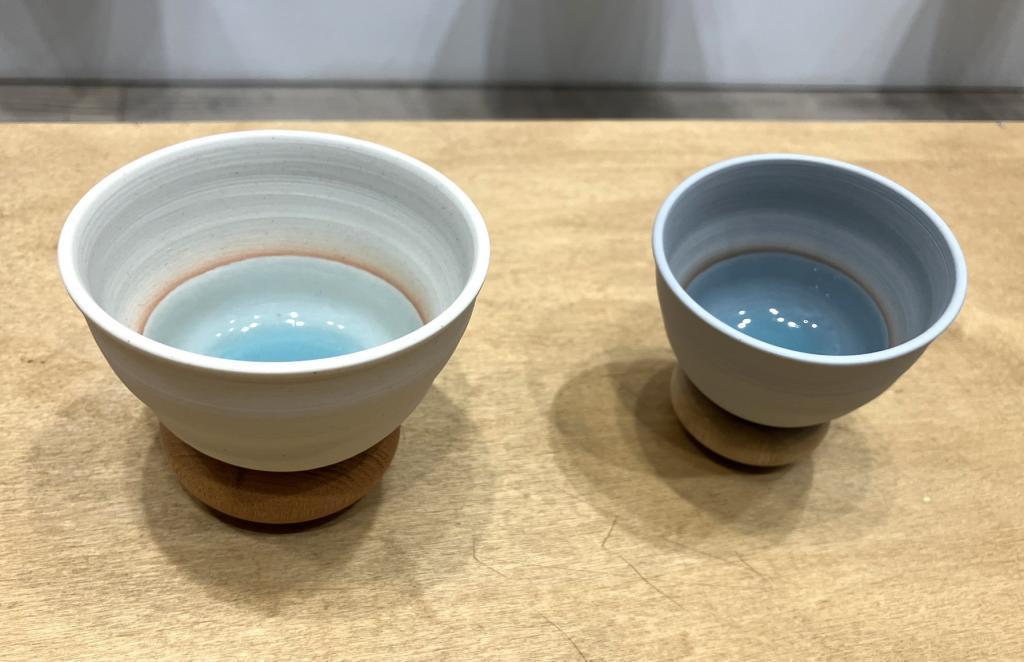 左：　haiーLー
右：　haiーSー 蘇嶐窯　作陶展
　ー　涼を纏う器たち　ー
　　～　izutuki ギャラリー　～