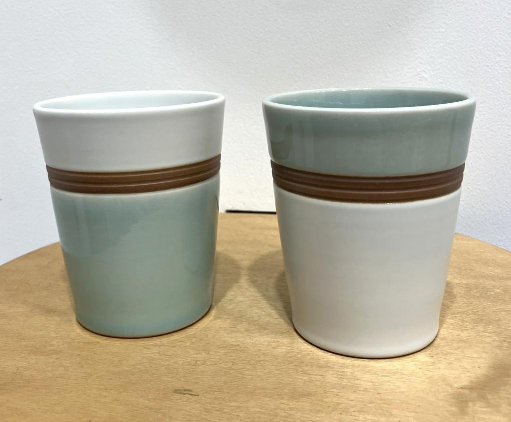 右：　青白掛分カップL（上が青）
左：　白青掛分カップL（上が白） 蘇嶐窯　作陶展
　ー　涼を纏う器たち　ー
　　～　izutuki ギャラリー　～