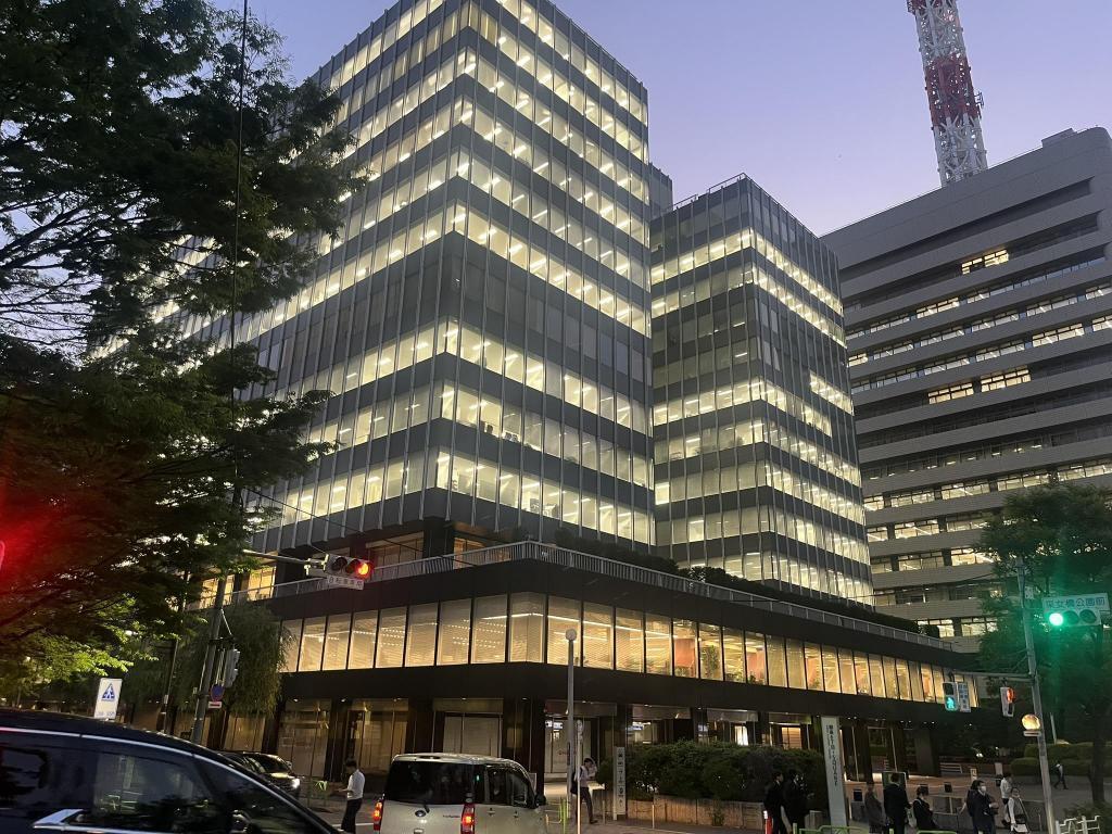 黄昏時にはこんな様子に 今はなき「農商務省」が新橋演舞場の隣に建っていたお話