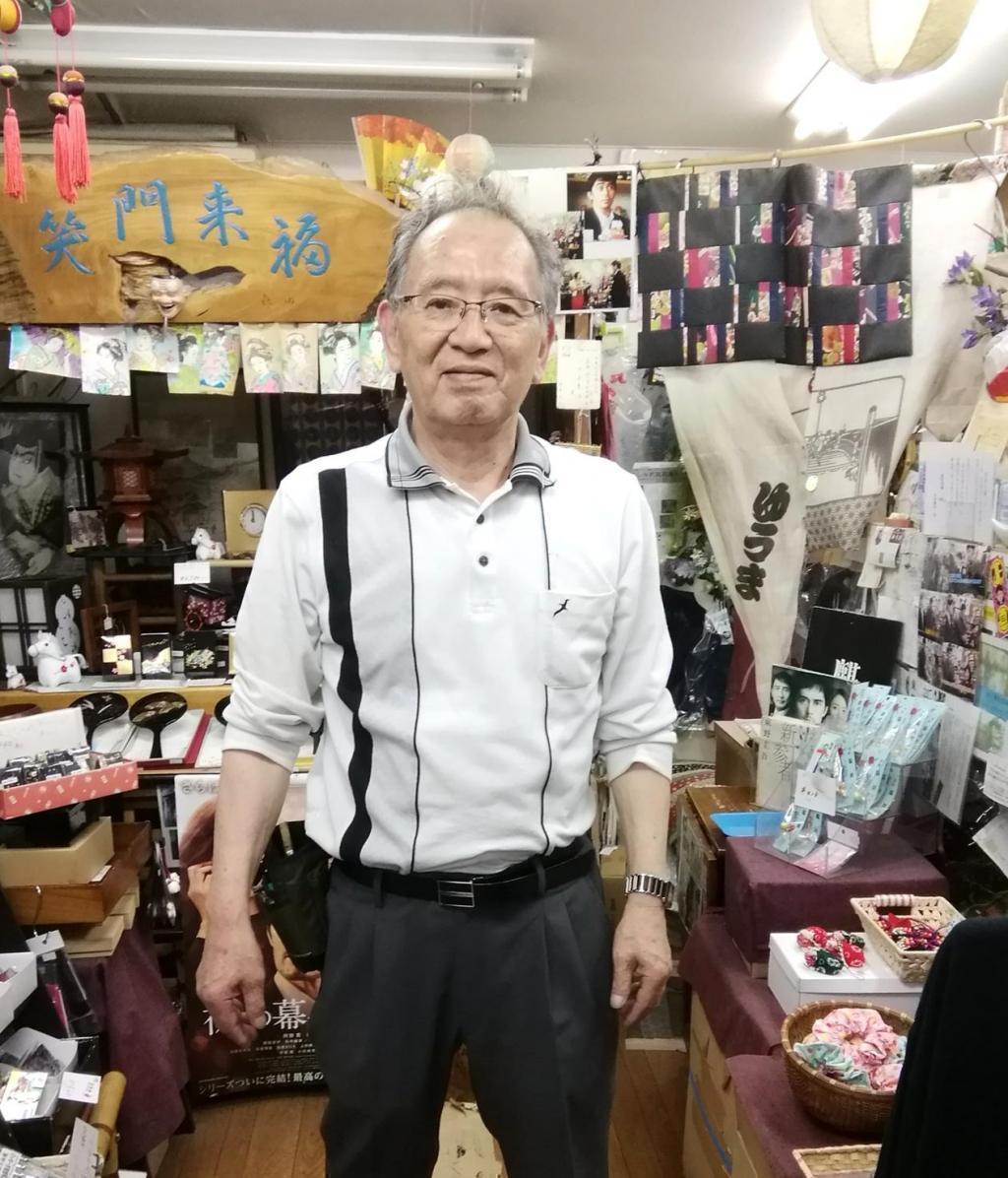  マストアイテムの扇子、便利なバッグ、etc.
　機能性・デザイン・縁起、こだわりあり、です
　　～　日本橋ゆうま　～