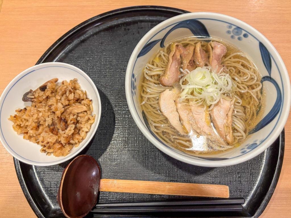人気メニュー「冷たい肉そば」 中央区そば紀行（17）東日本橋　手打ちそば　たむら