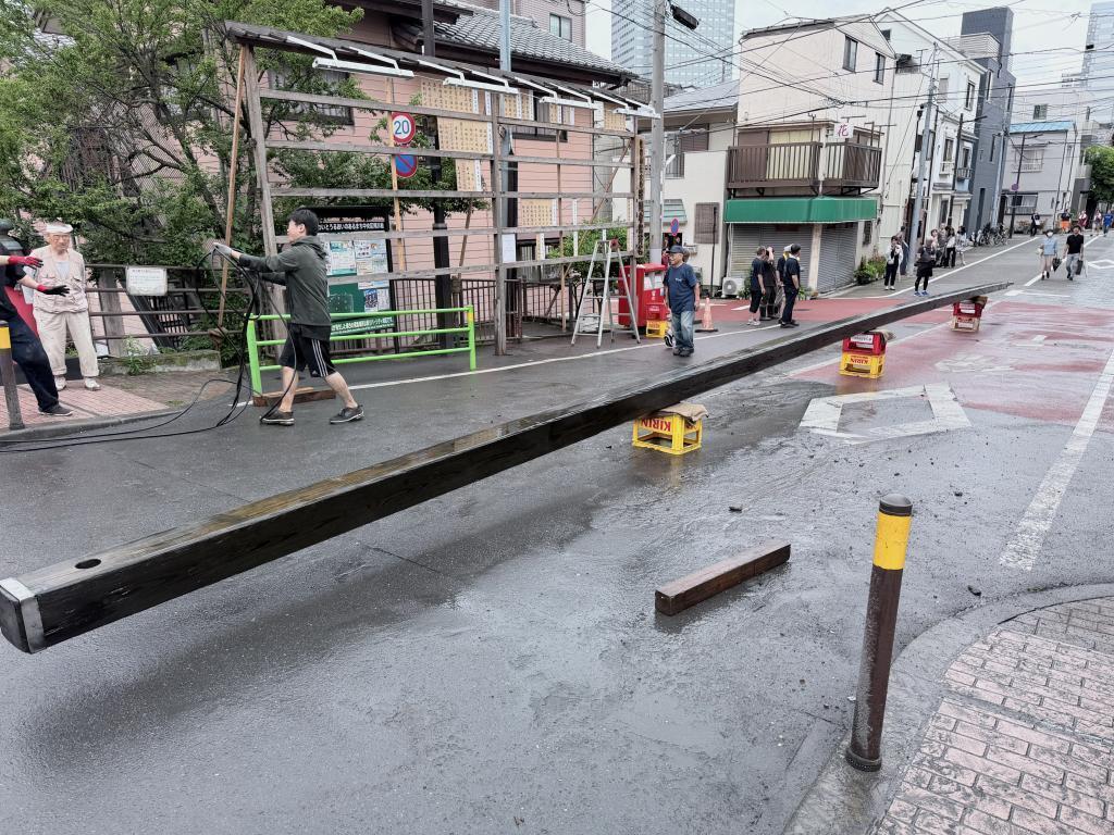これは長い。かなり長い。 中央区『本祭り』当たり年：次は住吉神社例大祭（8/6-10）
いよいよ大幟柱の掘り出し、大又木登場‼️