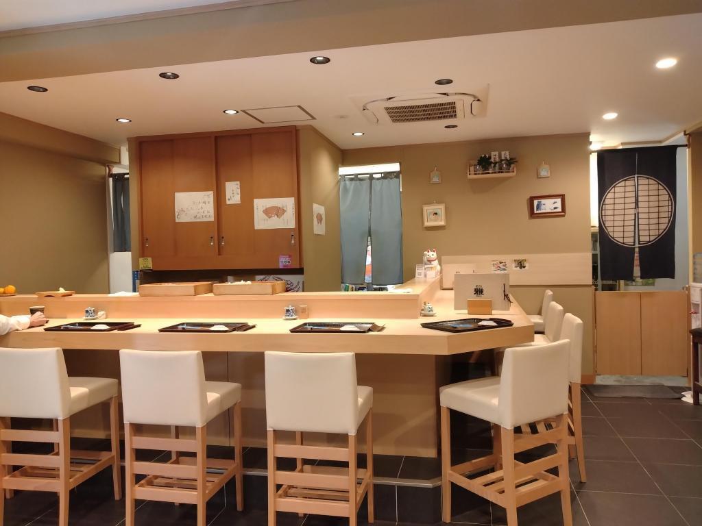 白木のカウンター 職人の技が光る本物の“江戸前寿司“を『鮨処 雅』で味わう