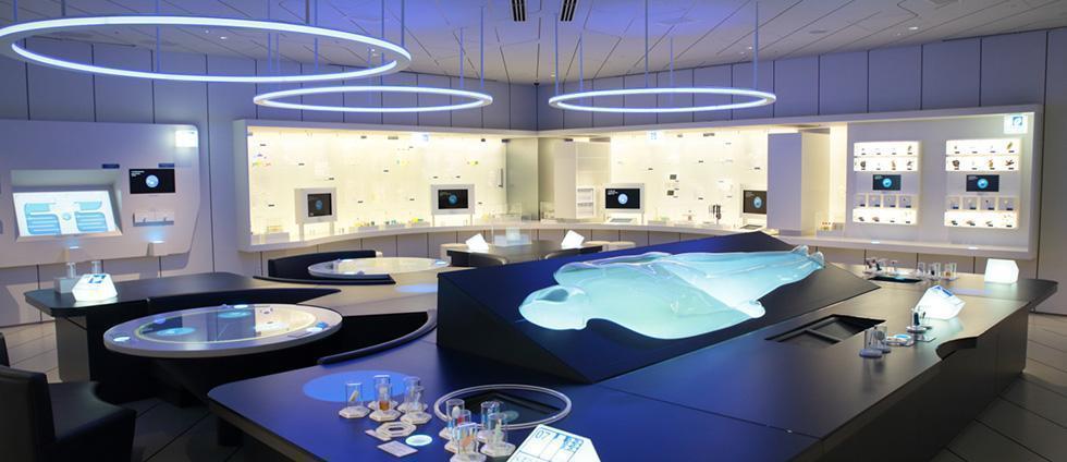  【中央区をもっと知ろう！】　中央区まちかど展示館主催のイベント　
＜夏休み親子体験バスツアー（8/5、8/7）＞　
＜夏休みスタンプラリー＆クイズ（7/1～8/31）＞
