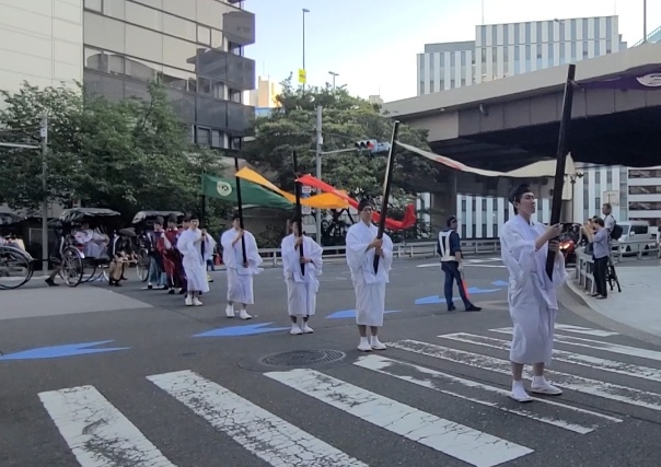 【見どころ②】　小網町全域を巡る神輿の渡御行列 【小網神社例大祭】神輿の渡御行列を見て気付いた、小網町に残る江戸の町割り