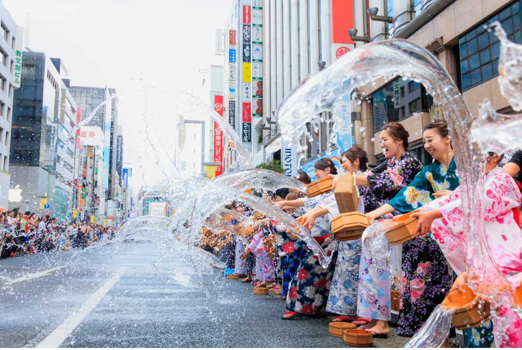  ～打ち水・大銀座盆踊り・銘店屋台で銀座が夏色に！～　
第57回ホリデープロムナード「ゆかたで銀ぶら2026」：8月1日（土）開催　
＜イベント詳細＆Map付＞