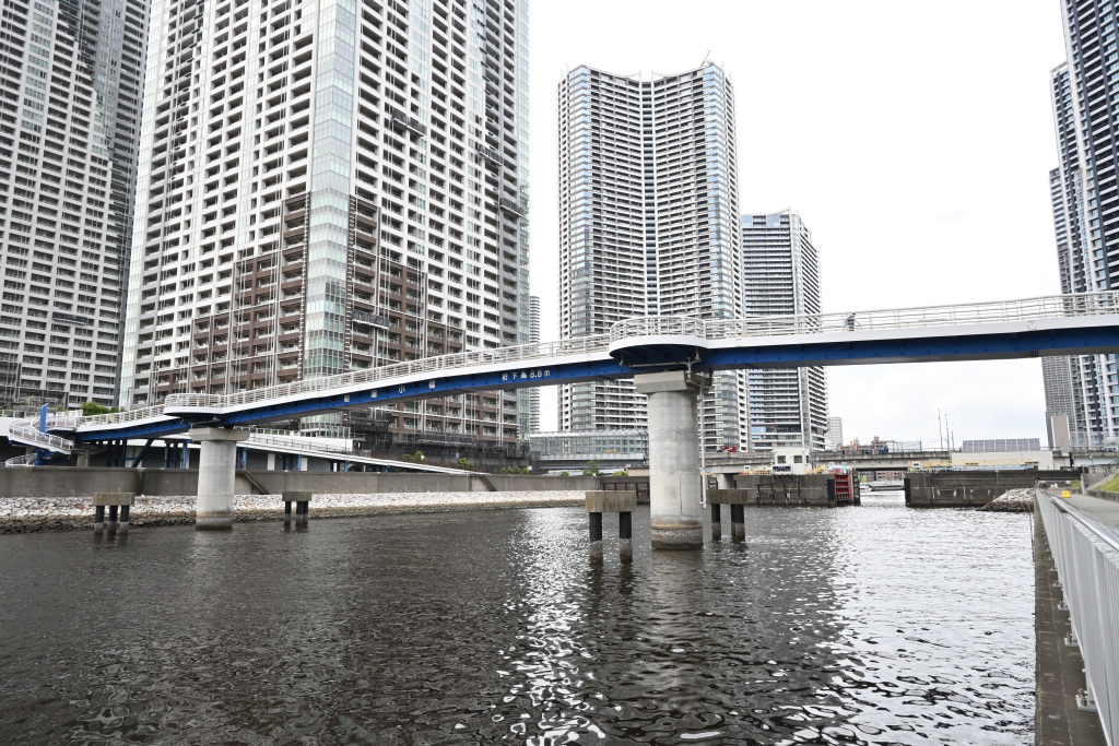 Asashio Kobashi Pedestrian Bridges over the Asashio Canal