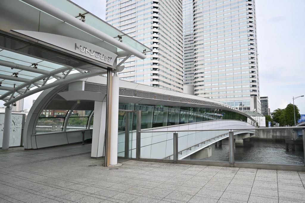Triton Bridge Pedestrian Bridges over the Asashio Canal