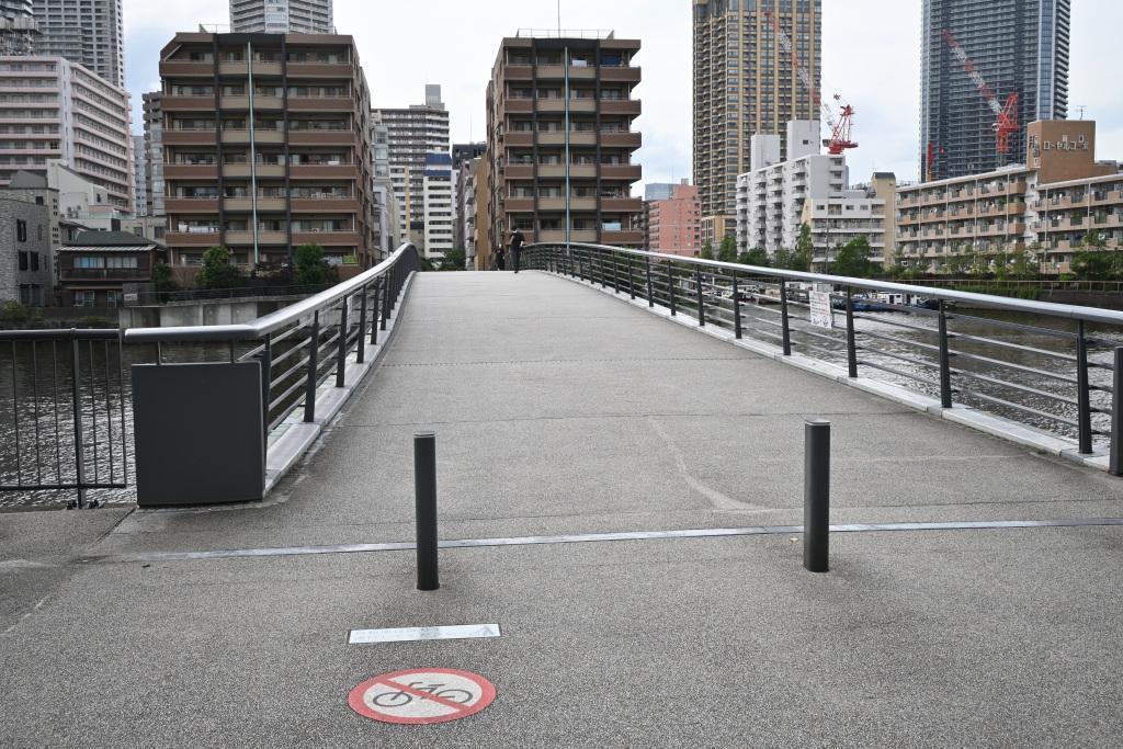  Pedestrian Bridges over the Asashio Canal
