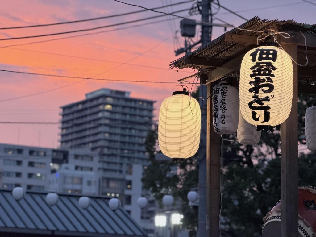片足を引き摺る踊りは、石山本願寺が信長に勝ったはずみで生まれる 佃の盆踊りが始まりましたよ
信長・石山合戦由来の跛行おどりが15日（水）まで